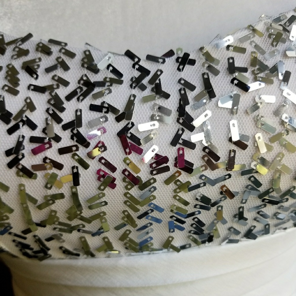 Sleeveless v neck sequined dress with pockets - Picture 5 of 8
